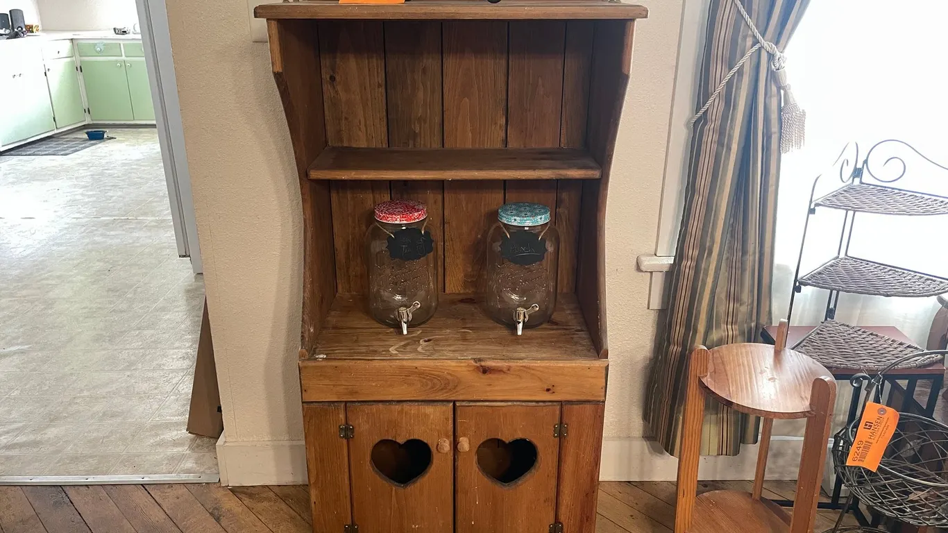 Small Hutch