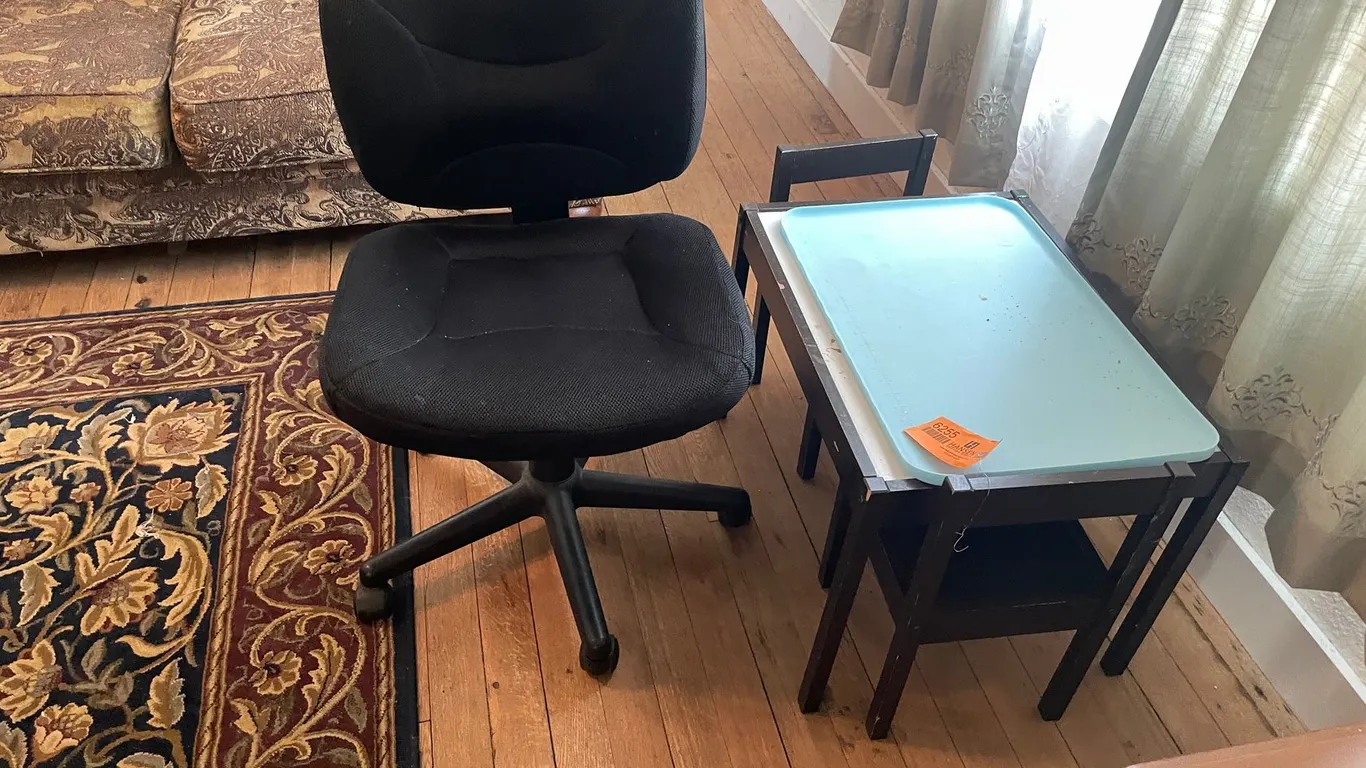 Childrens Table and (2) Chairs
