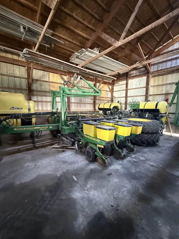 JD 1770 Conservation 12 Row Planter