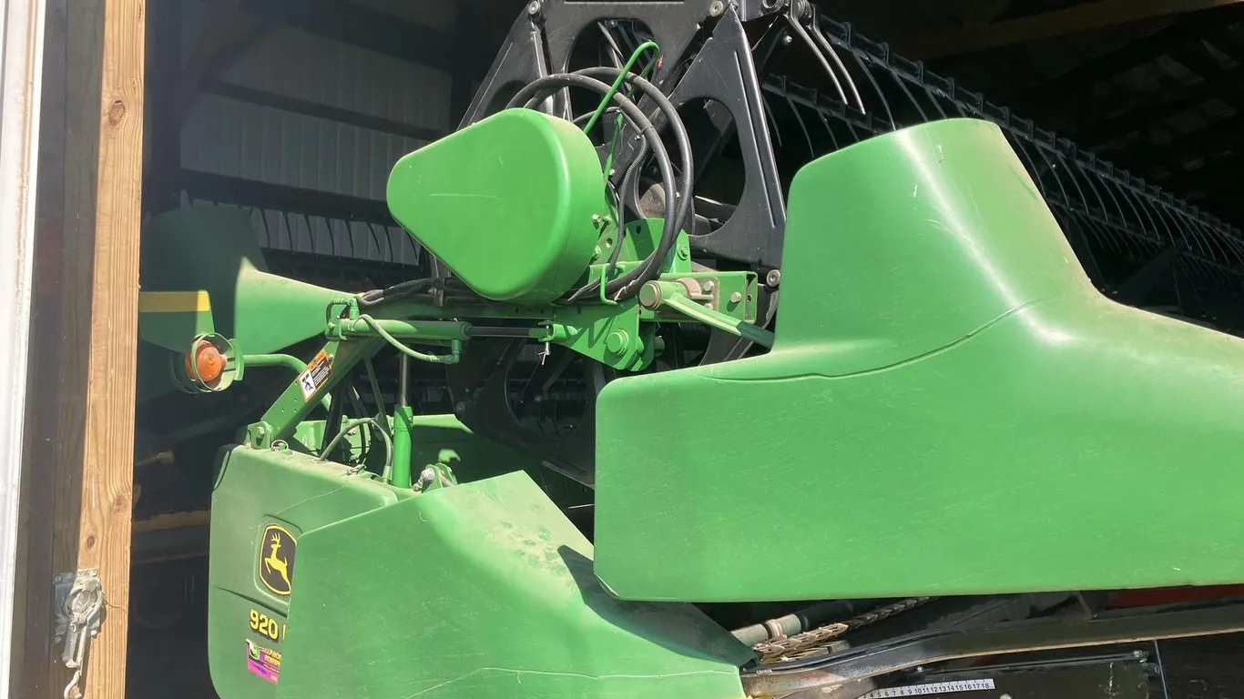 John Deere 920F