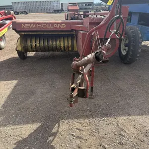 NH273 Small Square Baler with Thrower
