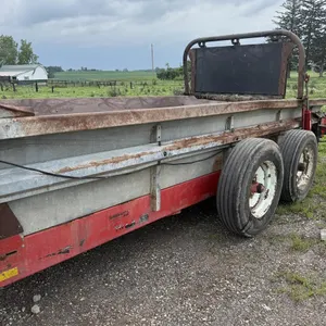 New Idea 3739 Manure Spreader