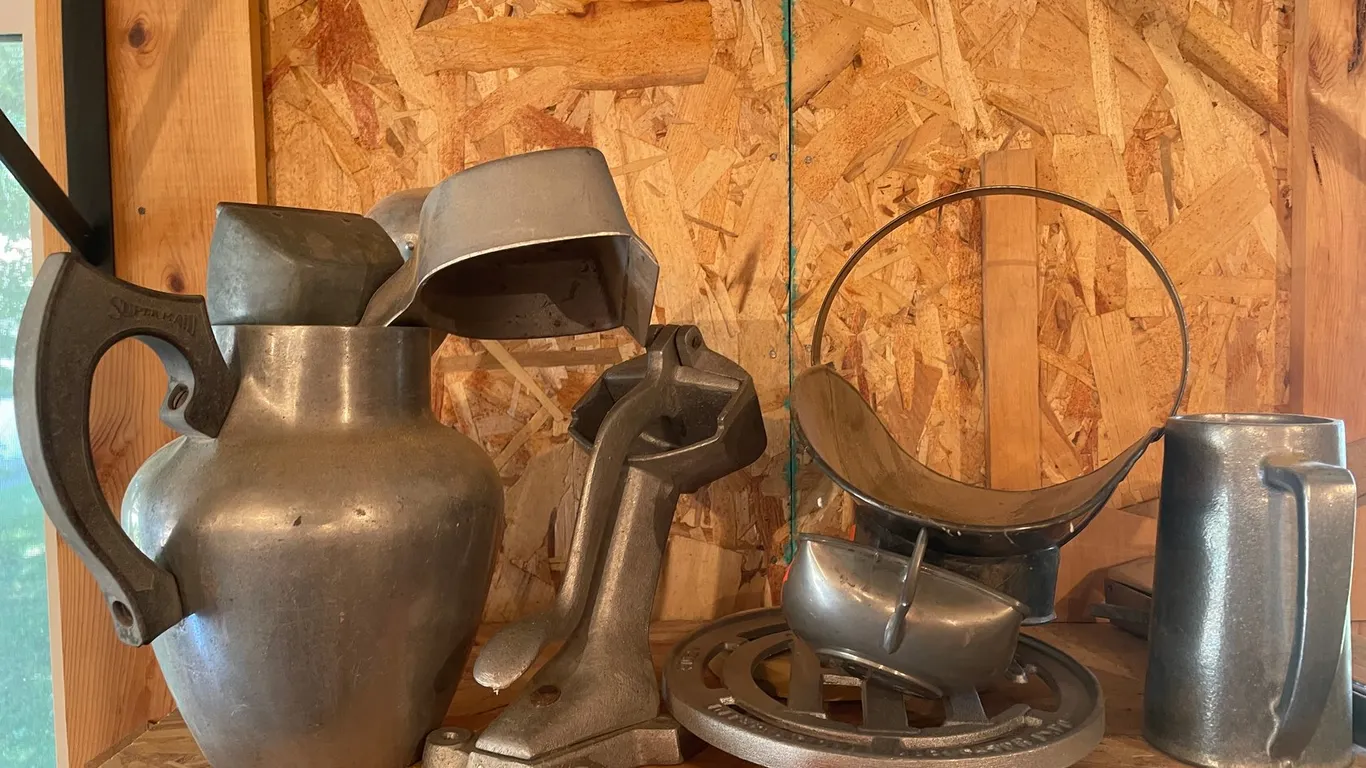 A Lot of Vintage Kitchenware