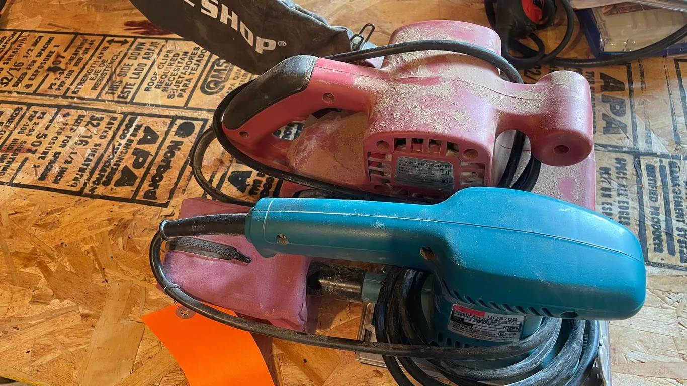 (2) Corded Sanders