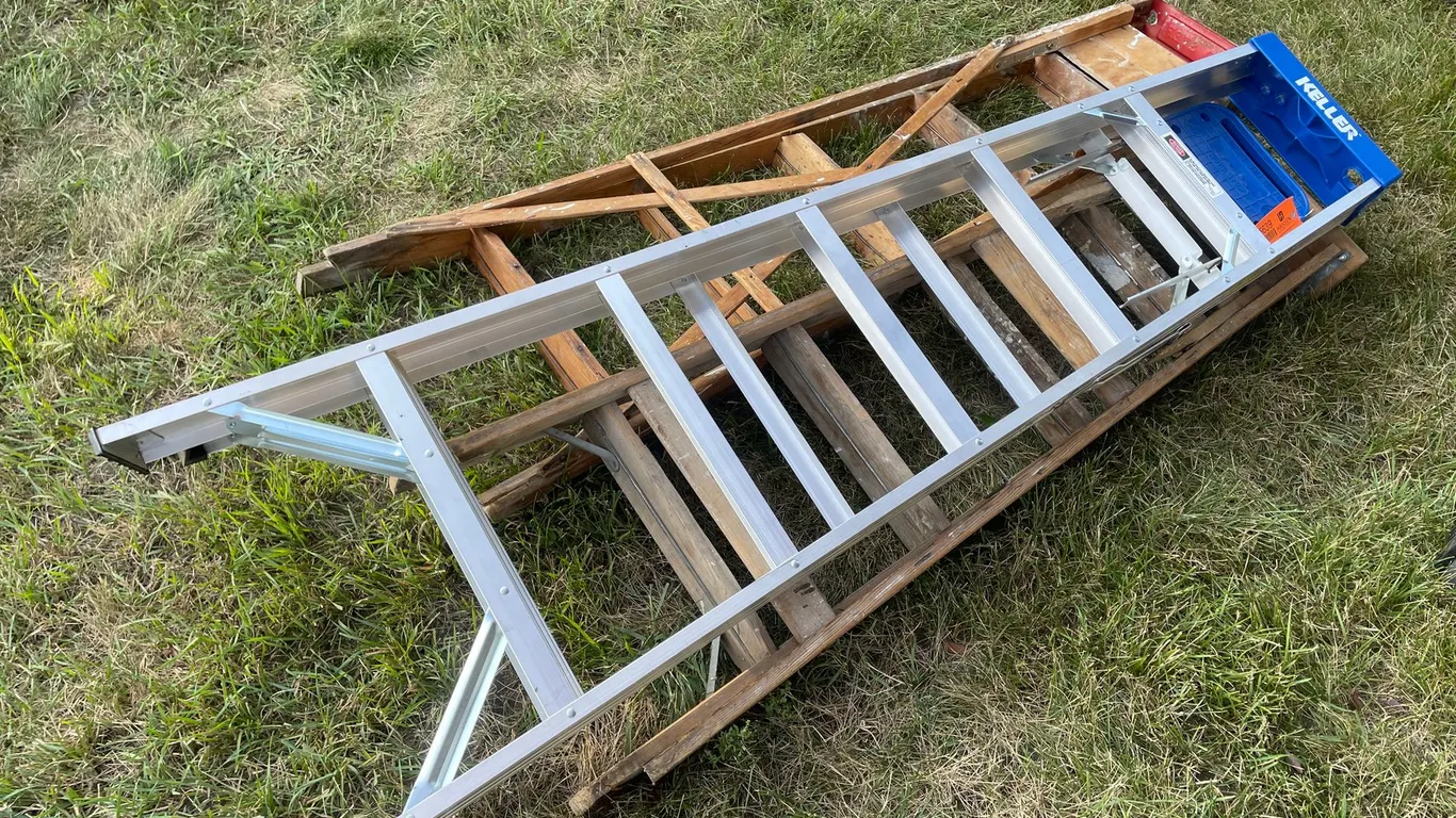 (3) 6' Ladders