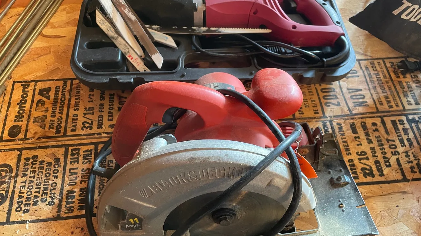 (1) Circular Corded Saw (1) Reciprocating Saw