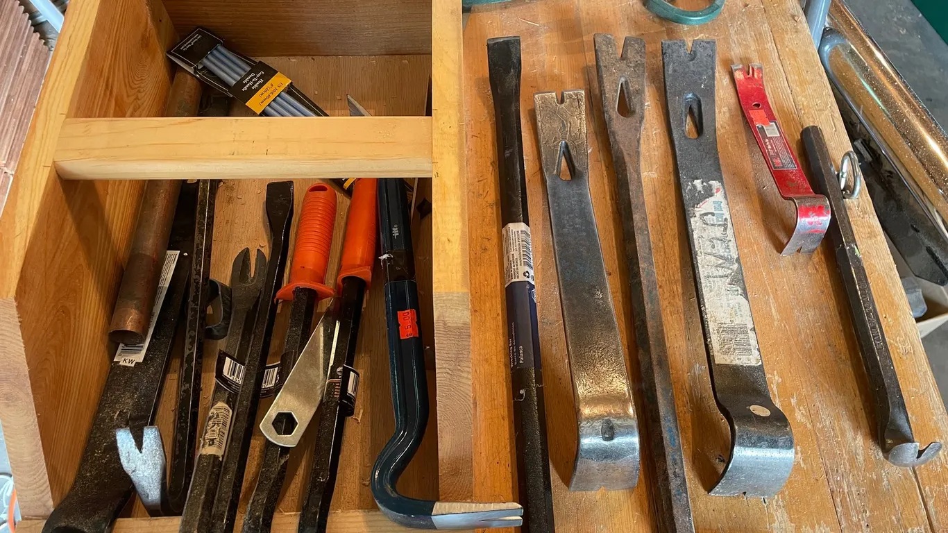 Variety of Pry Bars