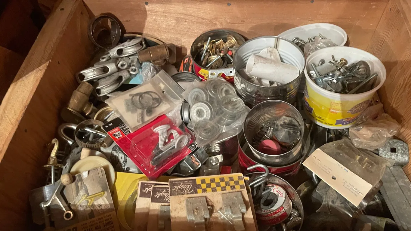 (1) Large Bin of Hardware