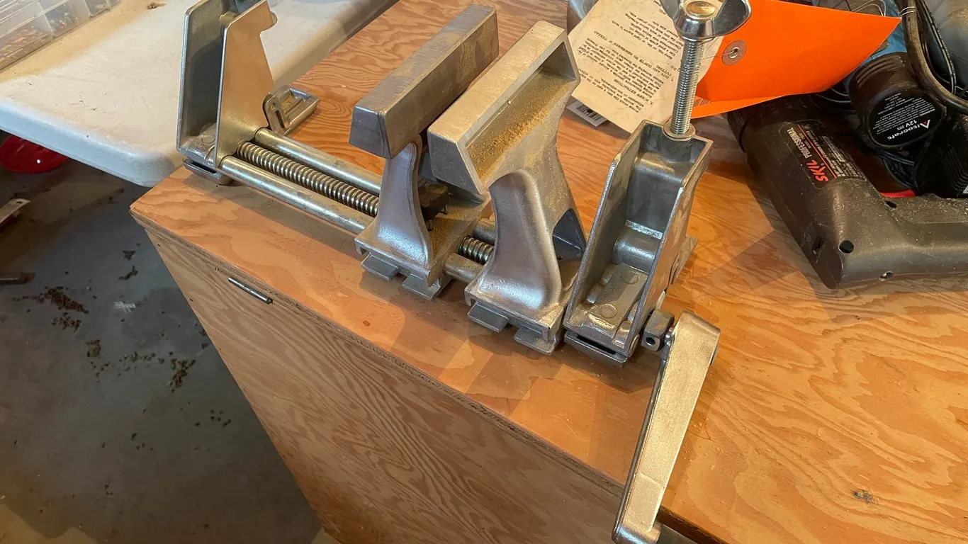 GripMaster Portable Wide Vice