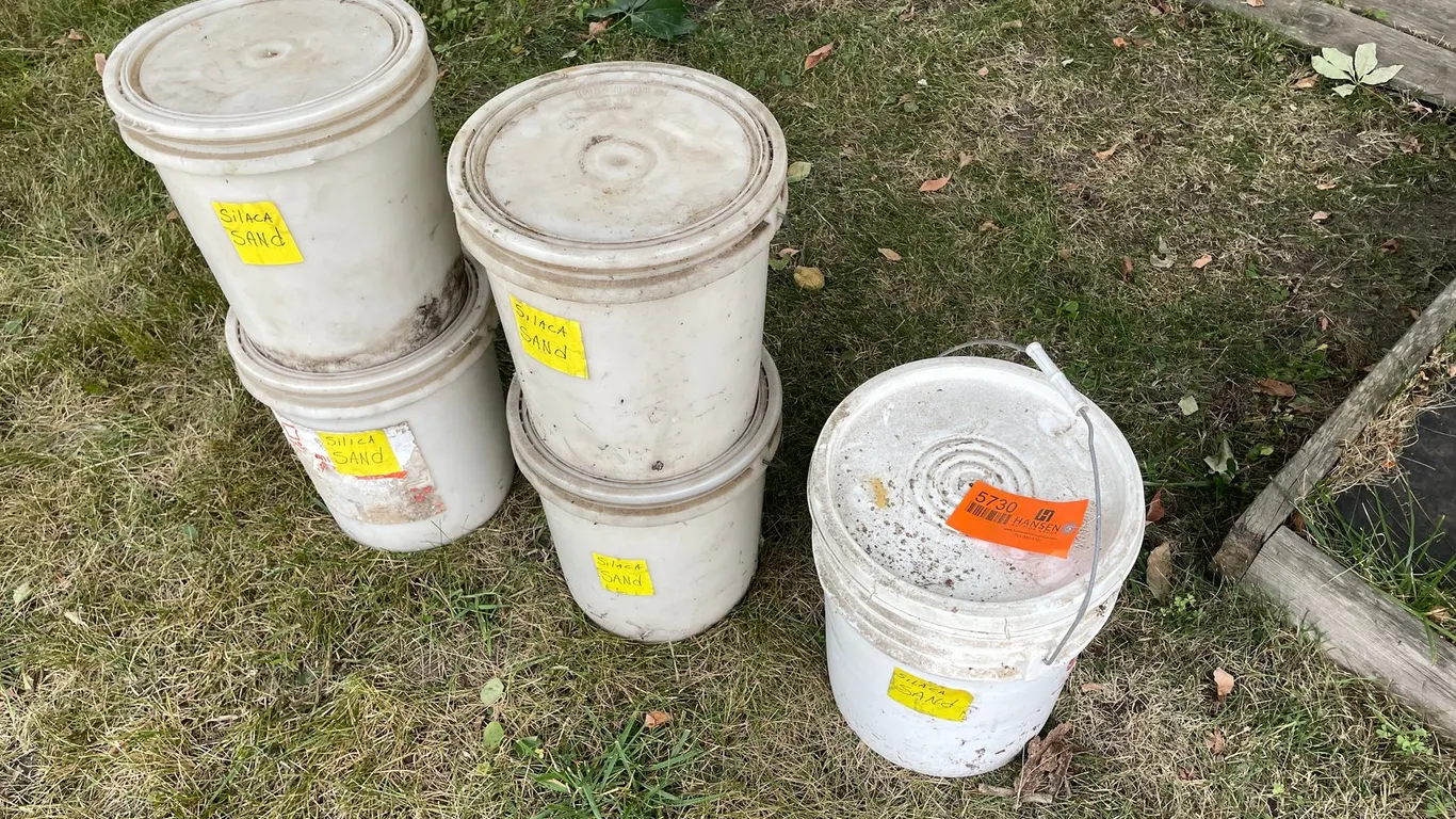 5 Gallon Buckets of Silica Sand. qty 5