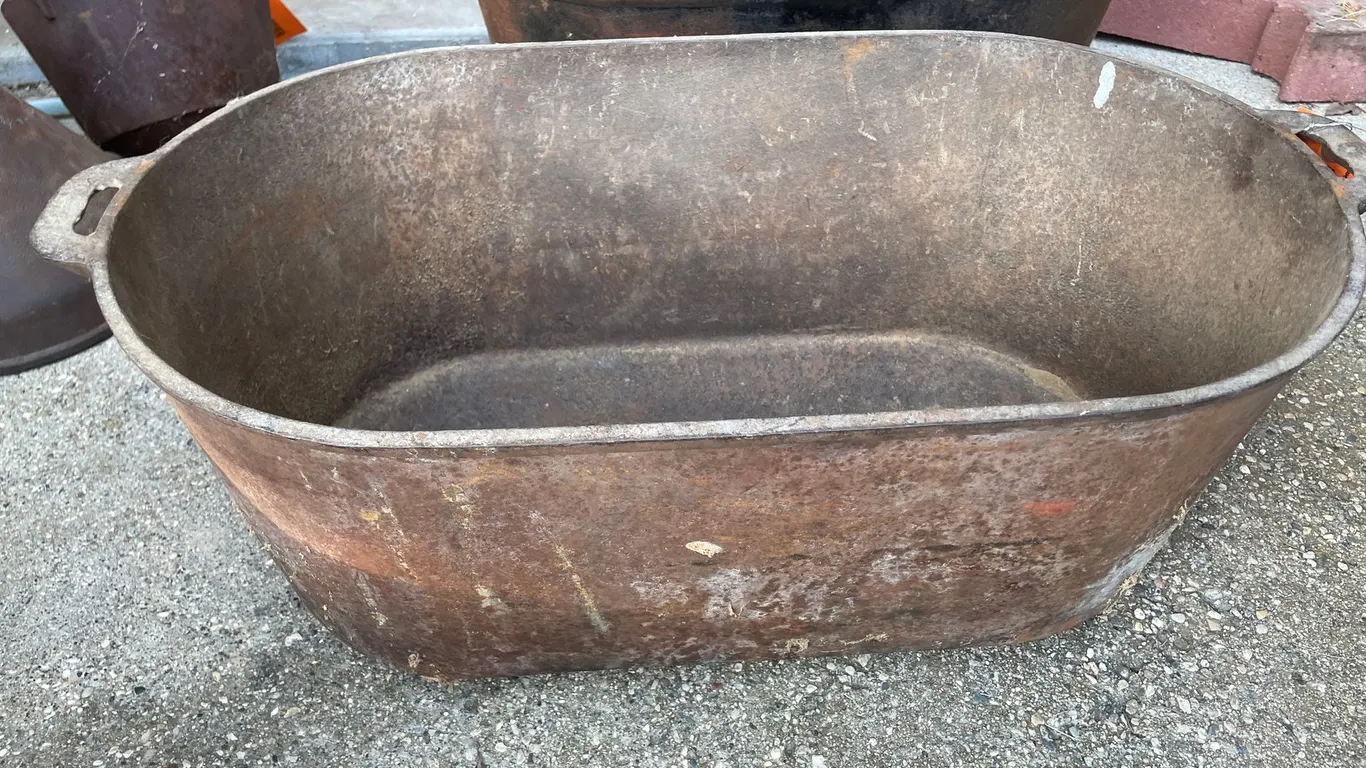(1) Cast Iron Tub