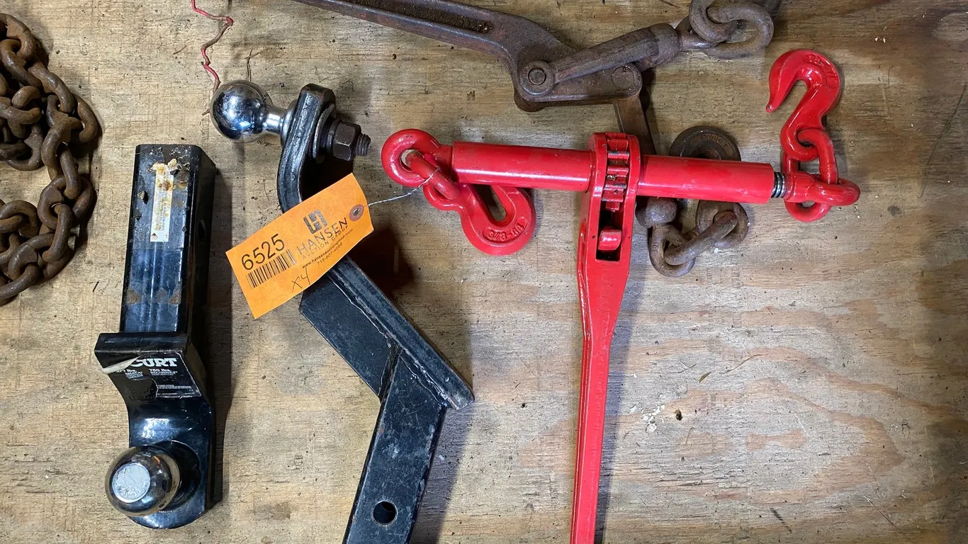 (2) Receiver Hitches & (2) Chain Binders