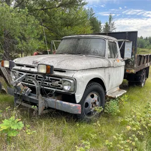 Ford F500 Single Axle Flatbed Truck (No Title)