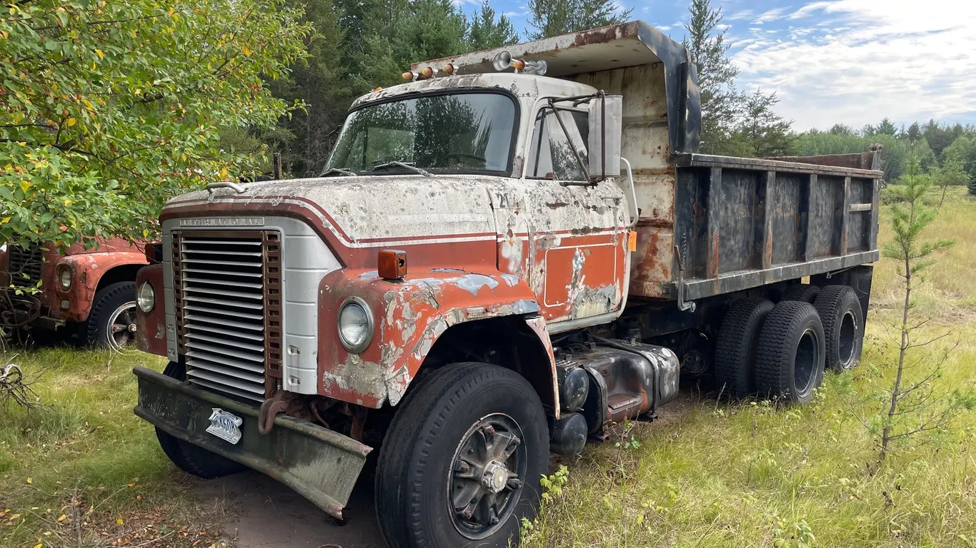 1975 International F2070A Tandem Axle Dump Truck (No Title)