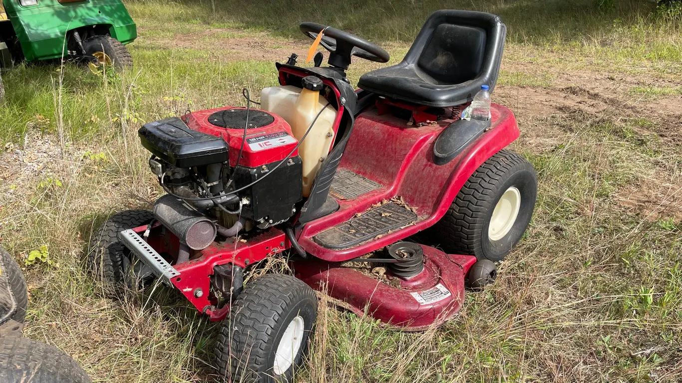 White Outdoors Riding Lawn Mower, Non-Runner