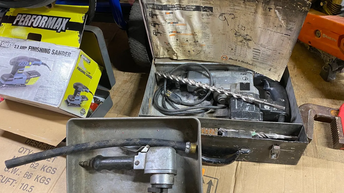 Black & Decker Macho Corded Hammer Drill