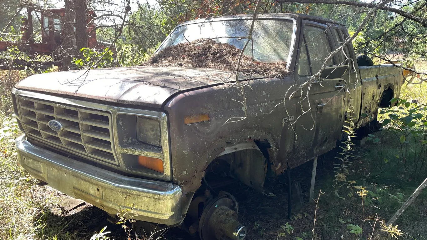 Scrap Ford F250 and Truck Bed Trailer (No Title)
