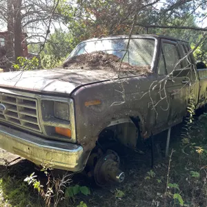 Scrap Ford F250 and Truck Bed Trailer (No Title)