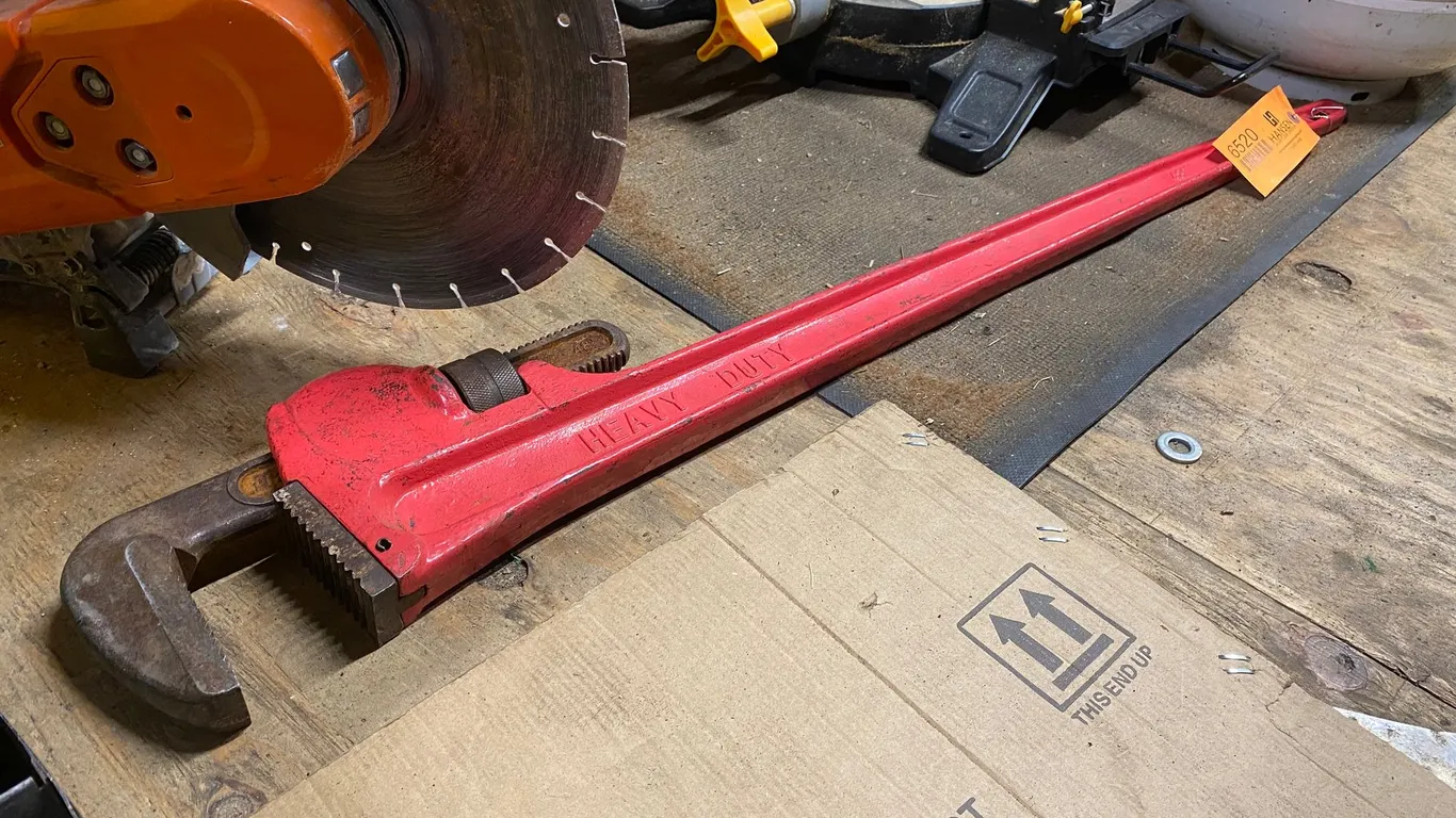 Heavy Duty Pipe Wrench
