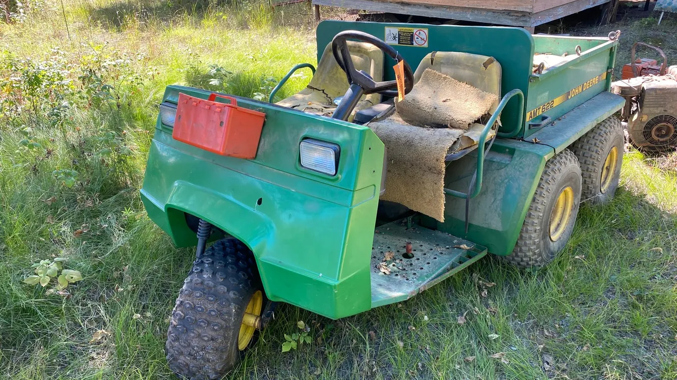 John Deere AMT 622 Gator