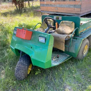 John Deere AMT 622 Gator