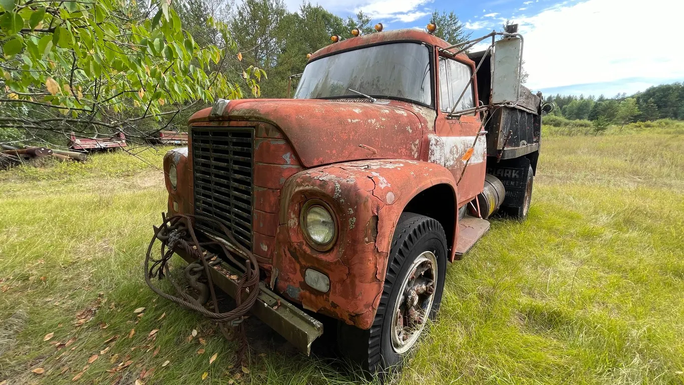 Vintage International Single Axle Dump Truck (No Title)
