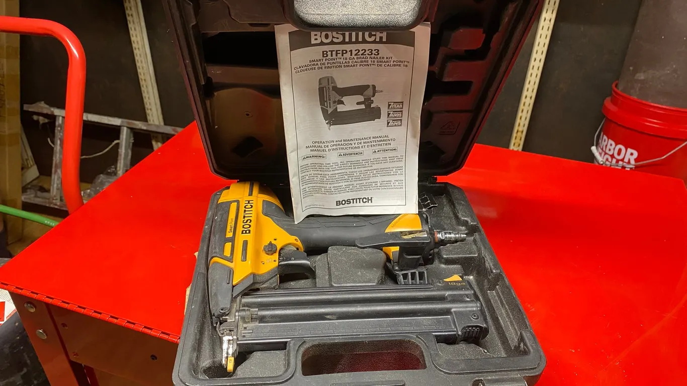 Bostitch Pneumatic Smart Point Brad Nailer