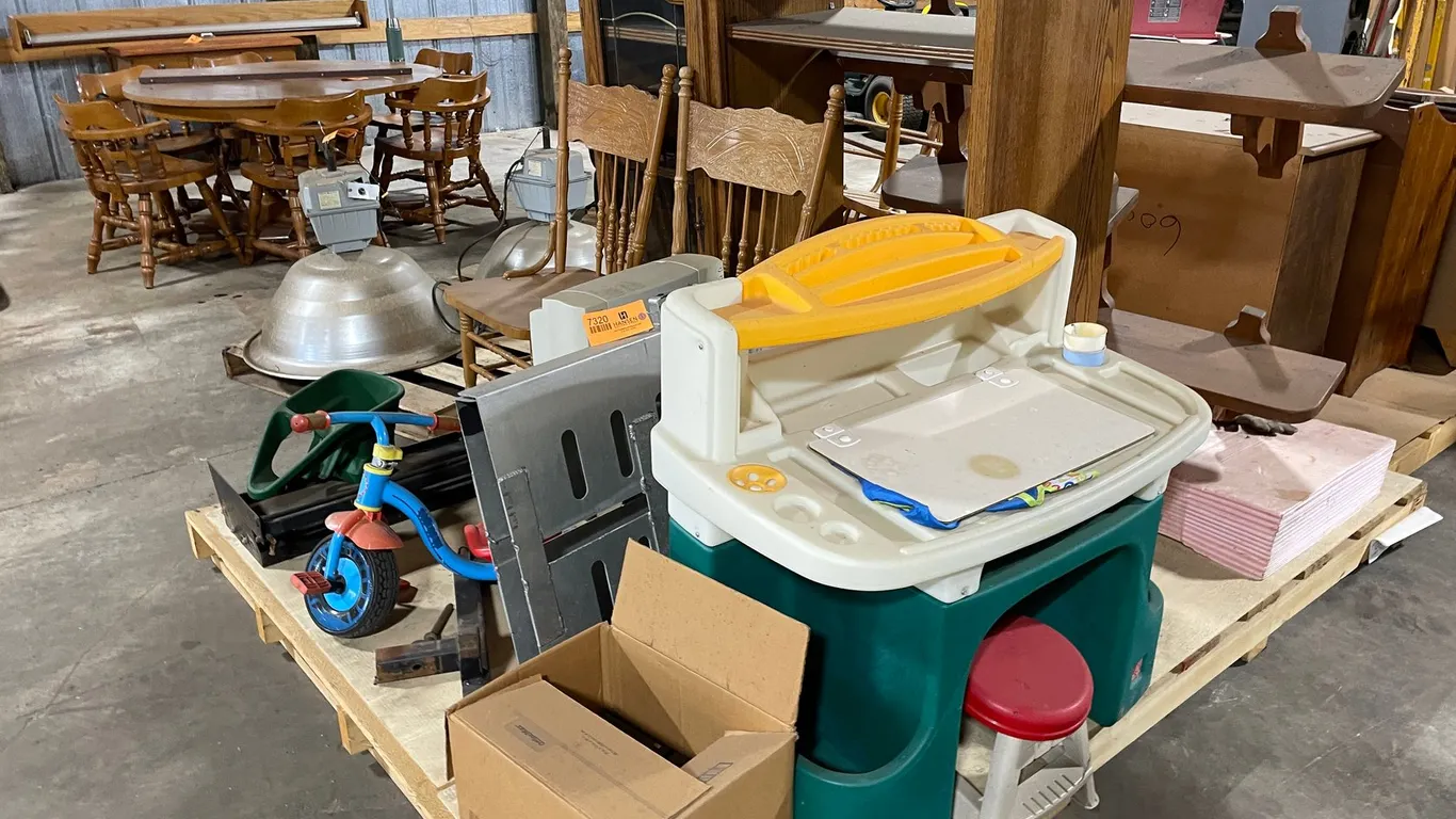(1) Pallet of Various Wood Furniture and Household Items