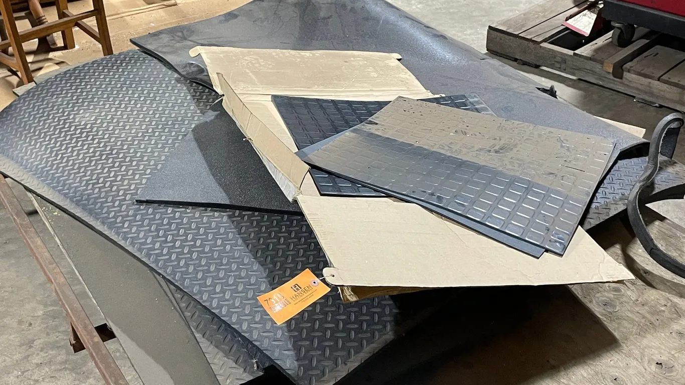 (1) Pallet Rubber Floor Matting
