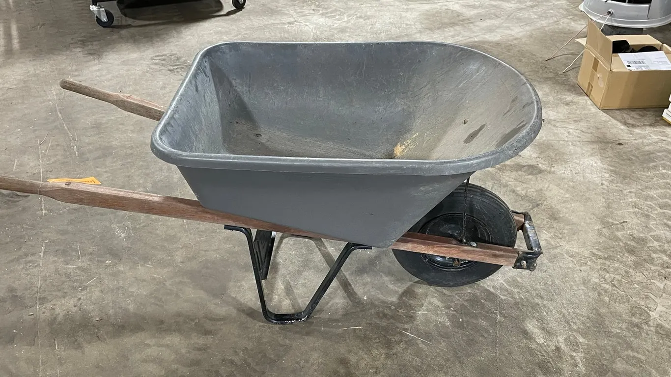 True Temper Poly Wheelbarrow