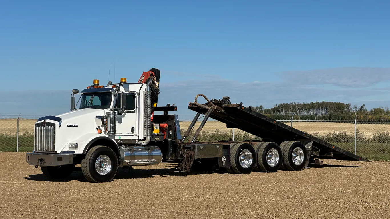 2014 Kenworth T800 Tri/A Hydraulic Tilt Deck Truck with 2013 Palfinger PK18002