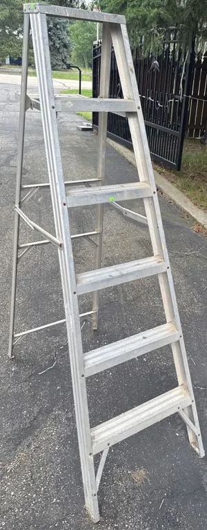5 Foot Aluminum Step Ladder