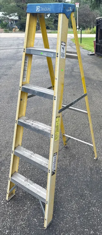 Davidson 6 Foot Fiberglass Ladder Model 540-061