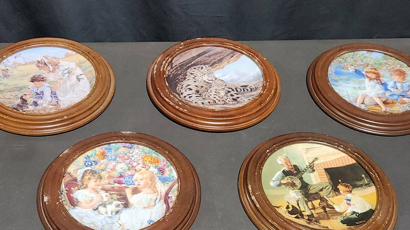 5 Reco 1991 Decorative Plates with Wood Frames