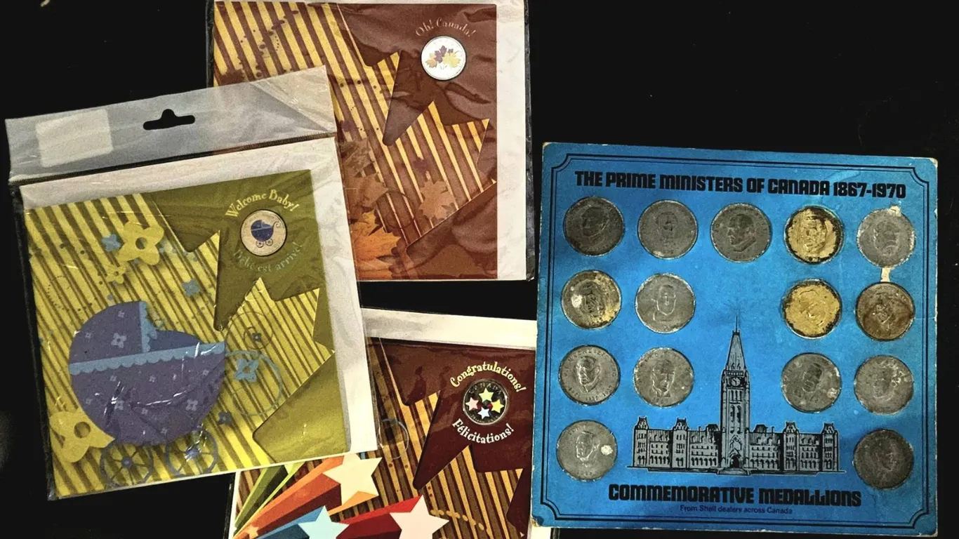 Canadian Coin Lot: 1970 PM Commemorative Medallions & 2010 Colourized 25 Cent Sets