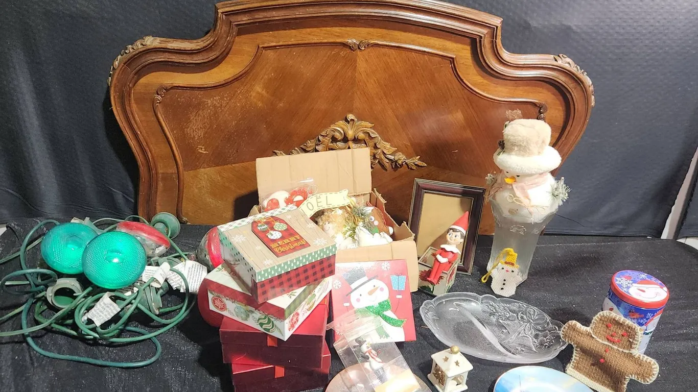 Christmas Decor, Collector Plates, Ornaments, and Holiday Items