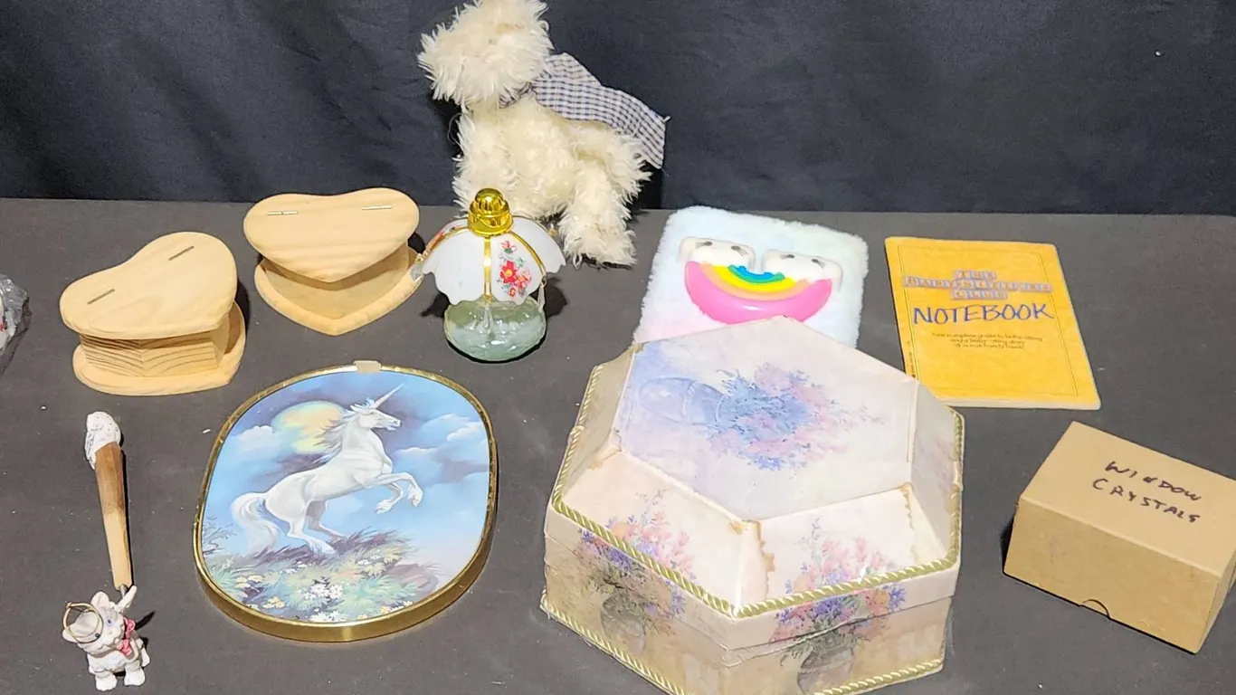 Keepsake Boxes, Plush Bear, Glass Lamp, Figurines, Stationery