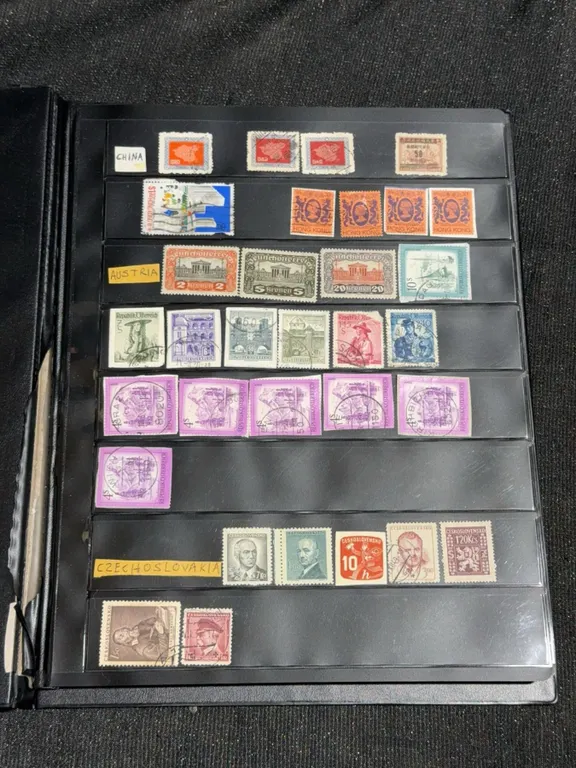 Album with 880 Assorted Worldwide Stamps in Uncle Paul Binder