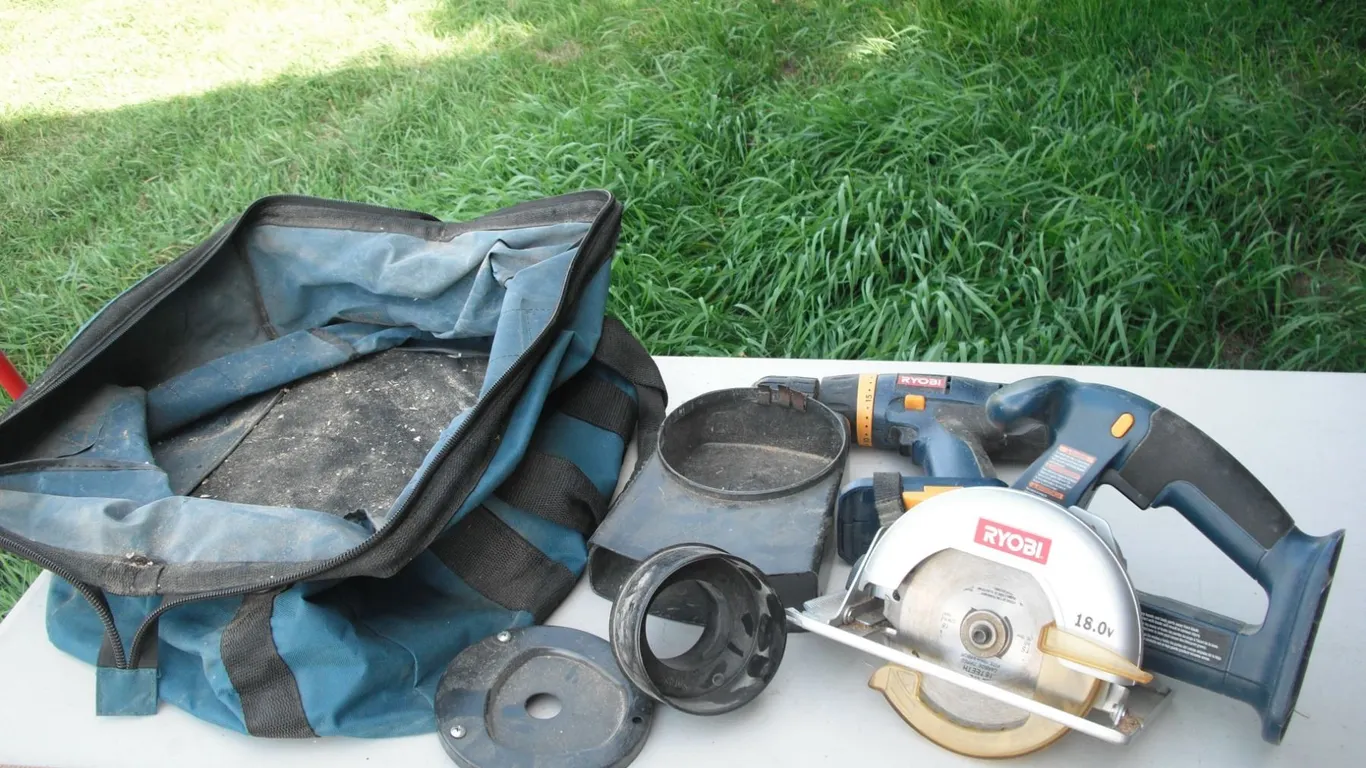 Ryobi cordless drill and circular saw - no batteries or charger
