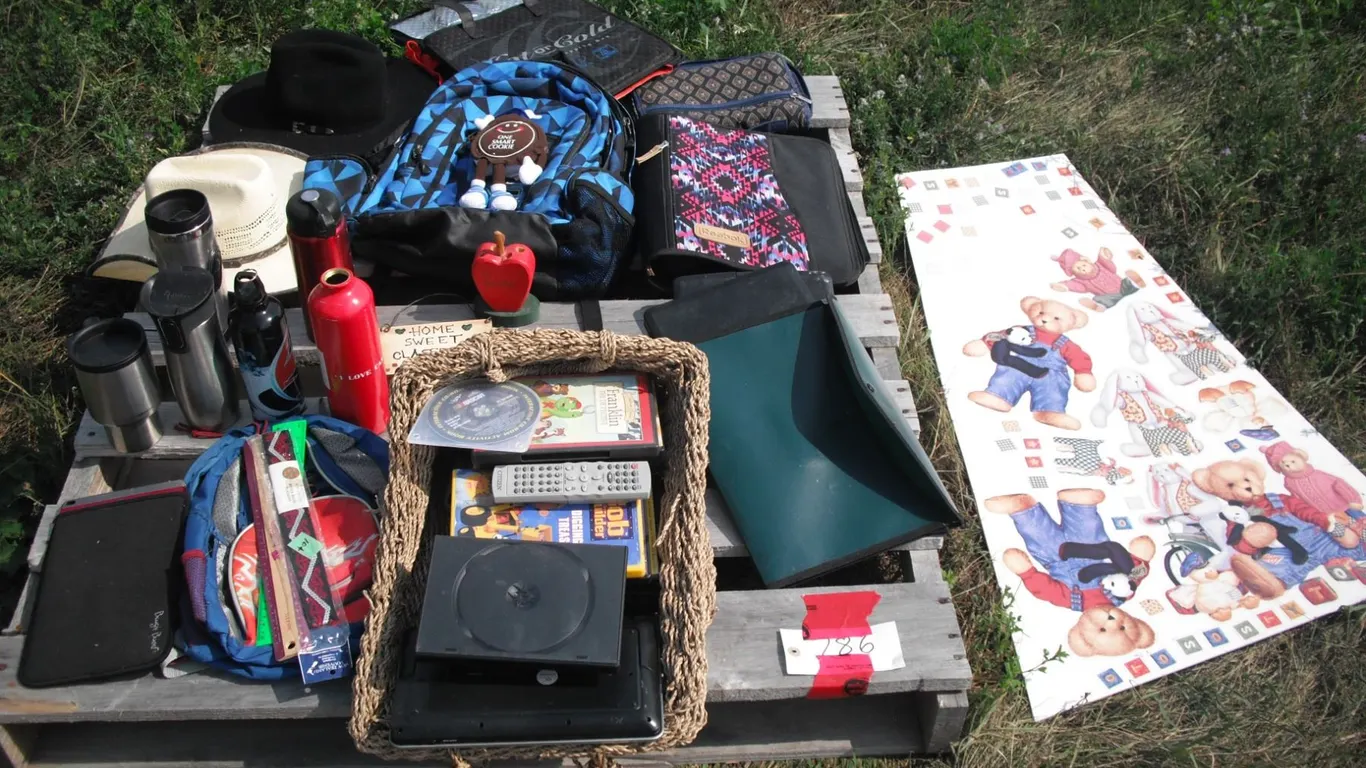 pallet lot - dvds, cowboy hats, water bottle, etc.