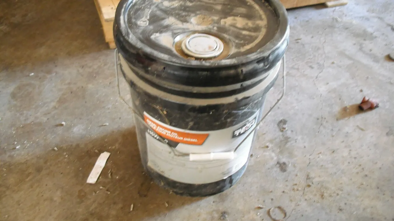 5 gallon pail of 15W-40 diesel engine oil