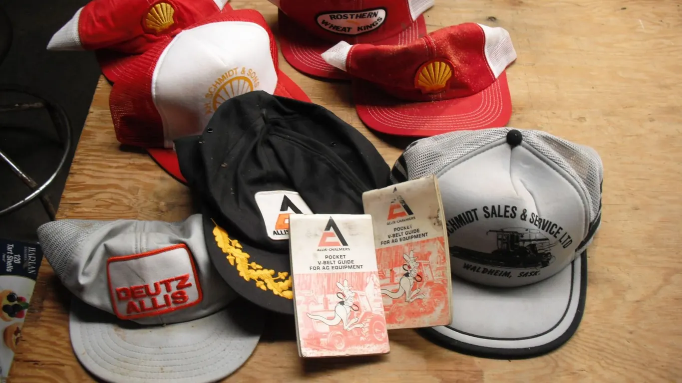 Allis-Chalmers pocket guides & hats - shell, deutz allis