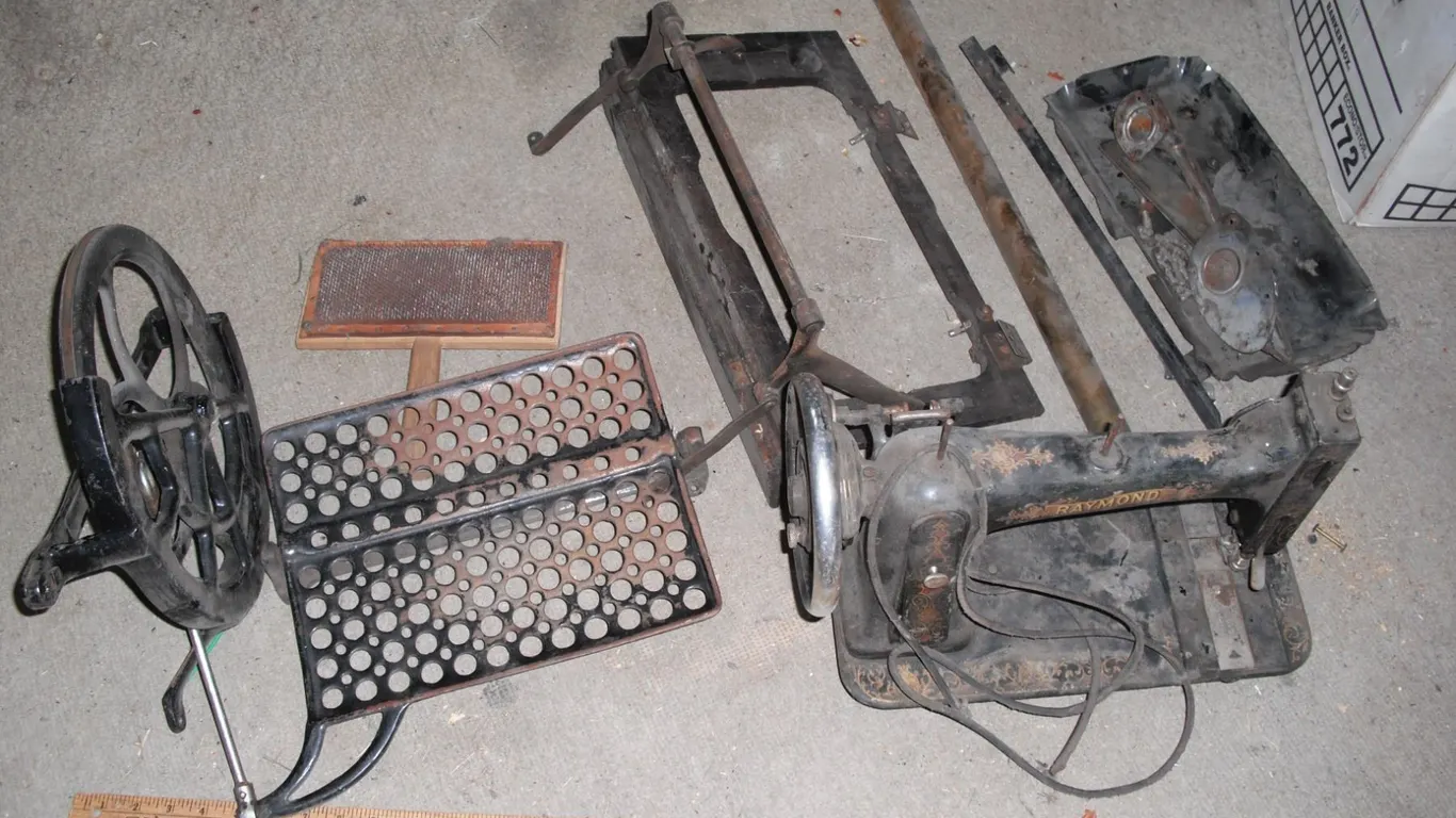 Raymond sewing machine with wheel, pedal, etc.