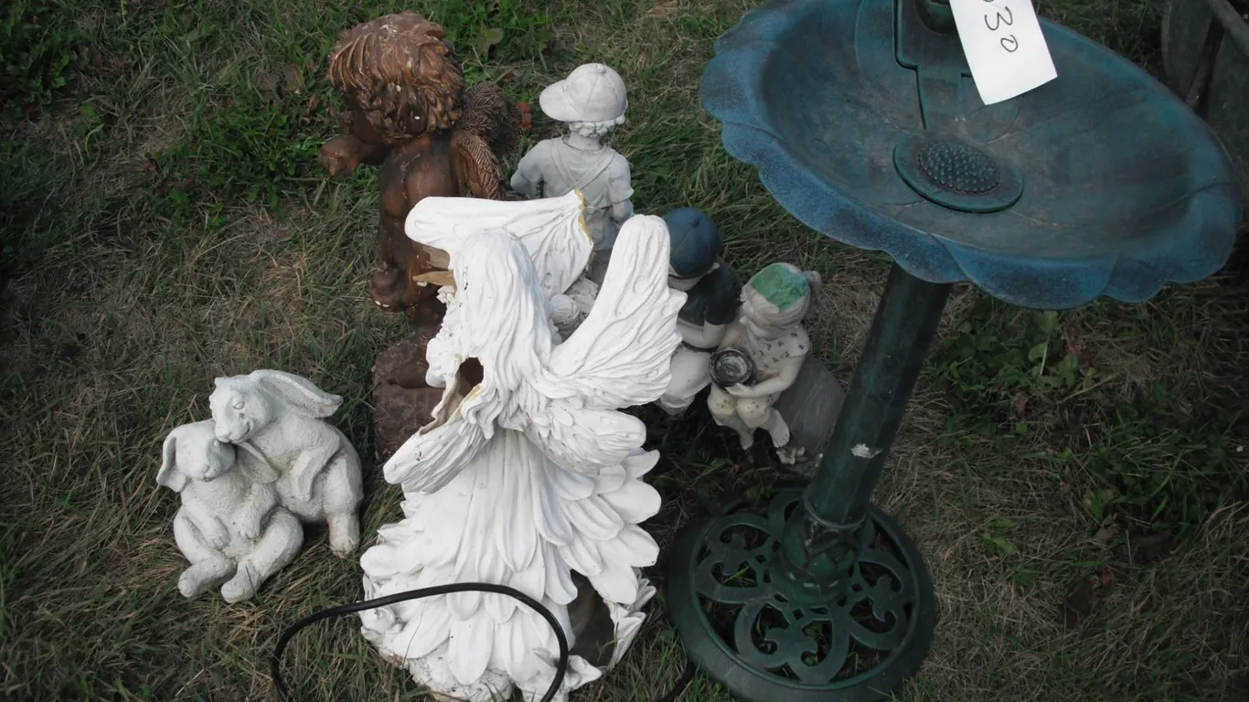 garden décor and bird bath