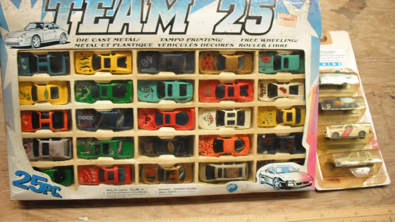 Zinoki Team 25 diecast cars