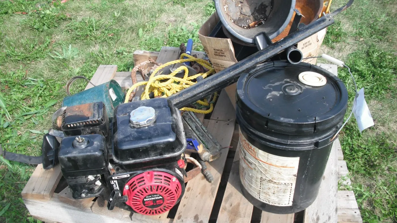 pallet lot - Honda 5.5HP GX160 engine, bending cap, etc.