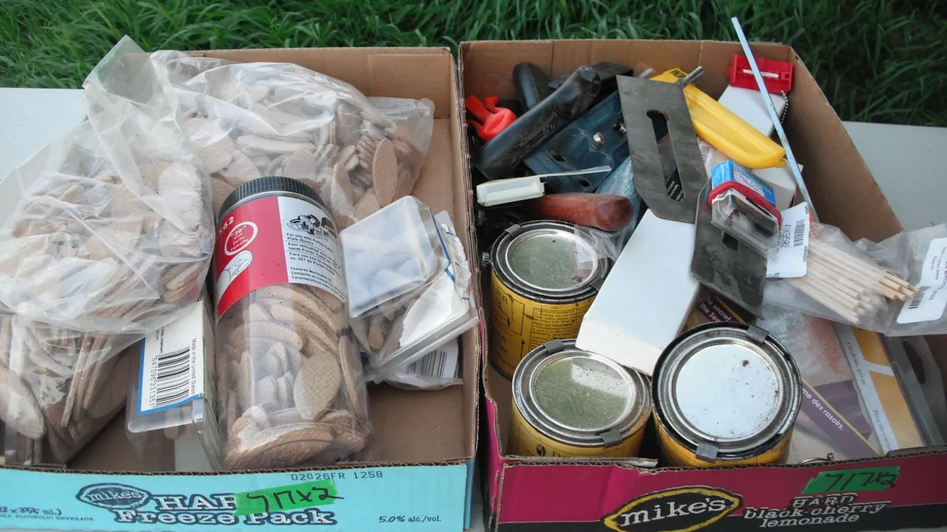 lot of biscuits for joiner, adhesive, etc.
