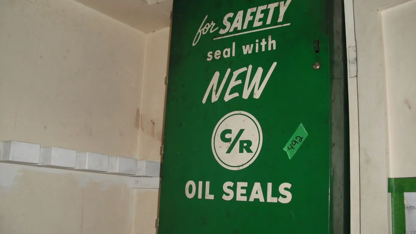 C/R oil seals cabinet