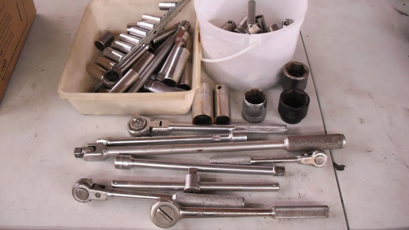 ratchet wrenches, sockets & extensions
