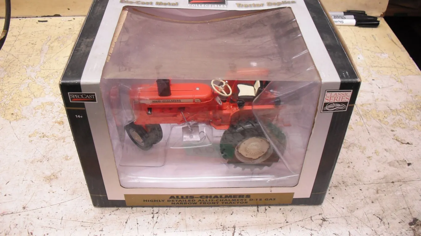 Allis-Chalmers SpecCast die-cast metal tractor replica